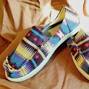 Ladies sz 6 Multicolor Cloth Sanuks